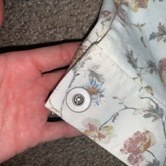 CeCe Denim White Duchess Floral Denim Jacket - Picture 8 of 12